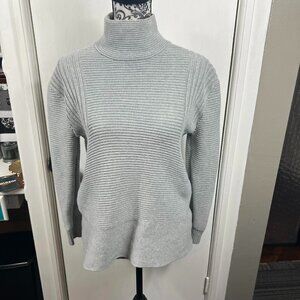 Vince Camuto gray mock neck knit long sleeve sweater. Size L